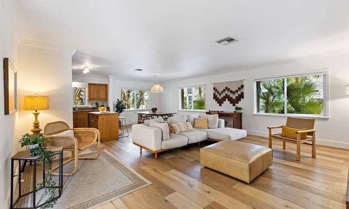 Hendricks and Venice Isles Apartment | Bohemian Condo Near Las Olas and Beach