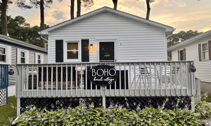 West Ocean City Cottage | Boho Beach Cottage- Quiet, Deck, Private parking, Bikes- 1 mi to Beach & Boards!