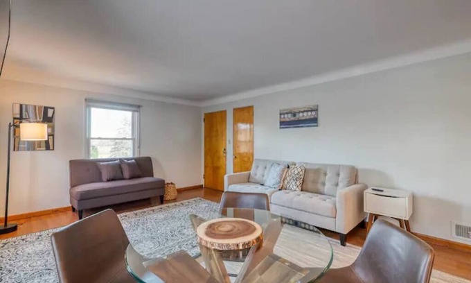 Burns Park Apartment | Boho Chic 2 Bedroom Close to Stadium & UM