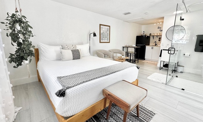 El Portal Apartment | Boho Chic Studio - 15 Minutes to South Beach