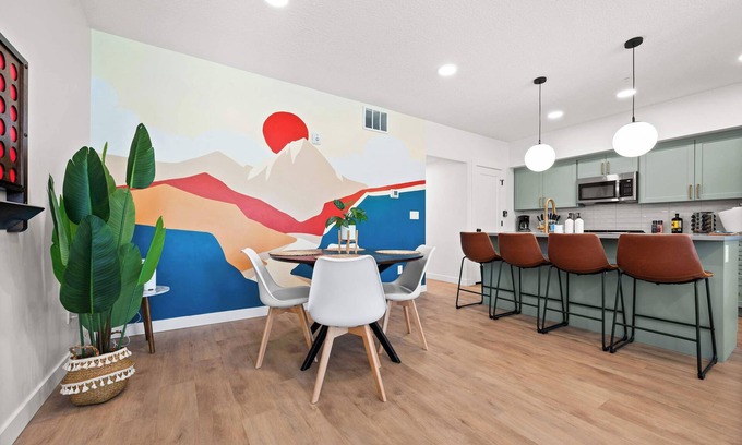 People's Freeway House | Boho Vibe Townhome King Bed Garage SLC