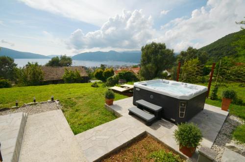 Tivat House | Boka View by Roši