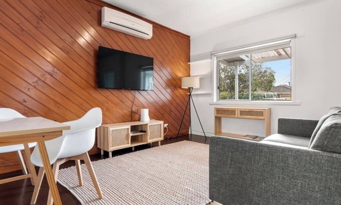 Bonbeach House | Bonbeach Beauty: Relaxation Haven in Bonbeach!