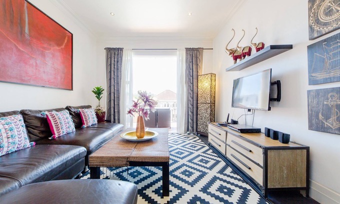 Bondi Beach Apartment | BONDI Beachfront Building on Campbell Prde w/Air-Con