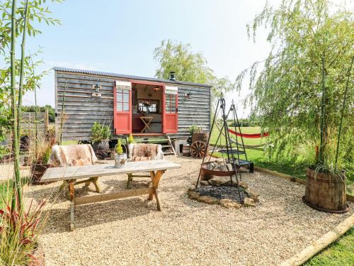 Redmile House | Bonnie's Shepherds Hut at Shepherds Lodge Retreat and Wellness