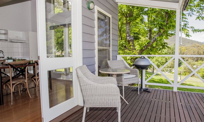 Bright Cottage | Bonnies Cottage quiet romantic getaway