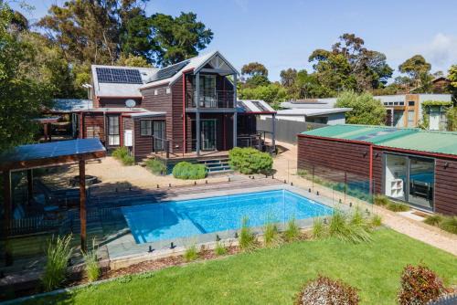 Somers House | Bonview Beach Boy with pool on the park