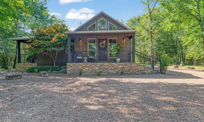 Hochatown Cabin | Book 3 nights- 4th night free! A luxury 2-Bedroom