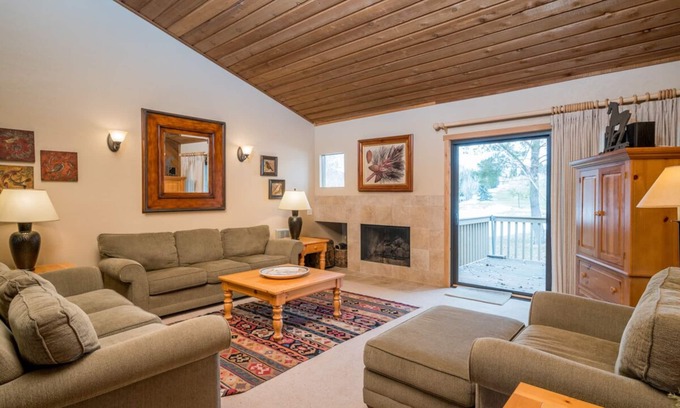 Elkhorn Village Condo | Book a Summer Getaway Today! Appealing Mountain Condo with Golf Course Views in Elkhorn