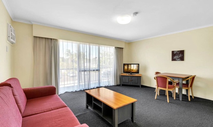 Mount Ommaney Hotel | Book for Brisbane Festival - Easy Access 2 CBD