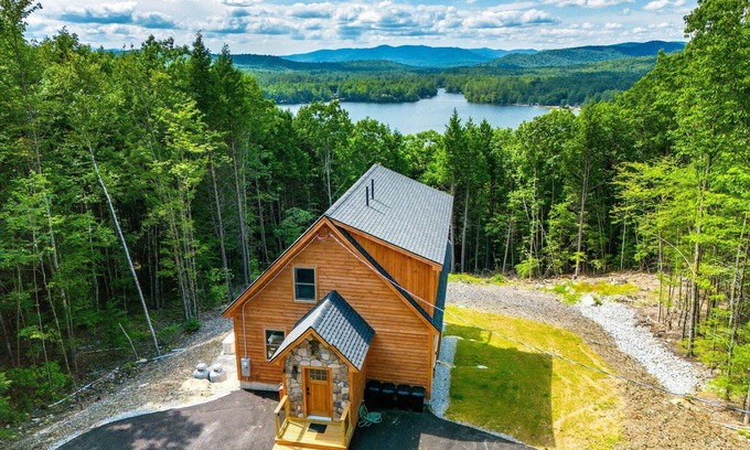 Bryant Pond Cabin | BOOK NOW! AMAZING Views! HotTub! EV Charger! A/C!