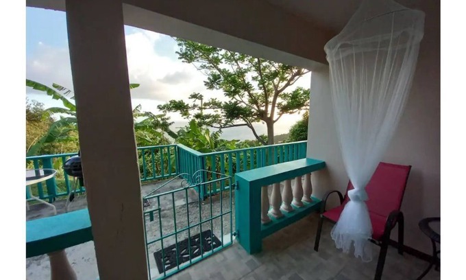 Estate Fortuna Hill Apartment | Book now for STT Carnival! Golden Apple Unit