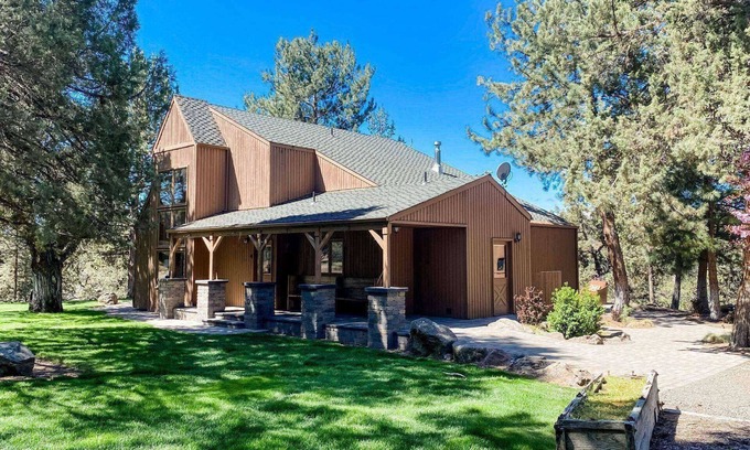 Redmond House | Book Now for Summer 2025!
