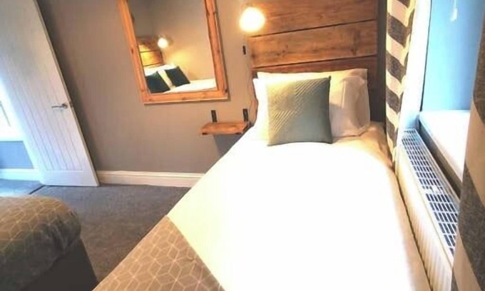 Castle Apartment | Book Now! Swansea City Centre