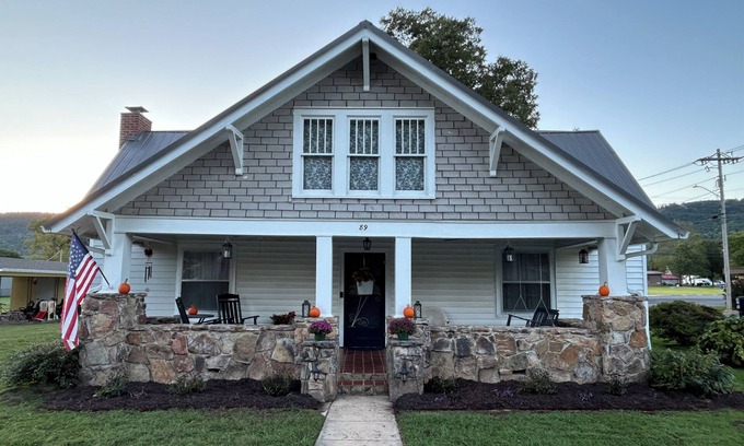 Dunlap House | Book today for your fall getaway to the beautiful Sequatchie Valley