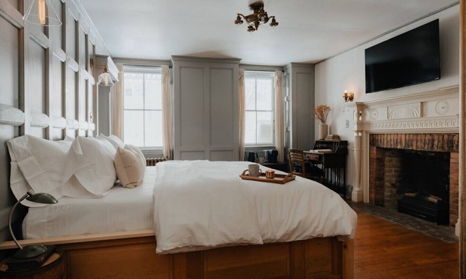 Hobart Hotel | Book village Inn - Austen Room