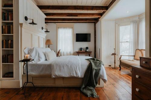 Hobart House | Book Village Inn - Entire Hotel