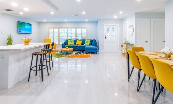 Margate House | Book Your Stay Now! Relax by the Pool, Enjoy BBQ