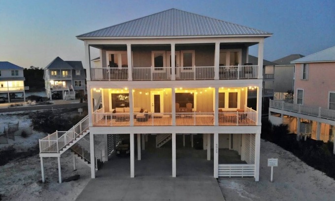Morgantown House | Booking Now for 2026! Upscale Custom Home w/Great Location & Views!