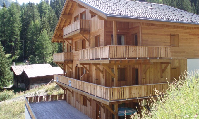 La Roche Apartment | BOOKINGS READY.Beautiful spacious apartment, 8 beds, Great location and views