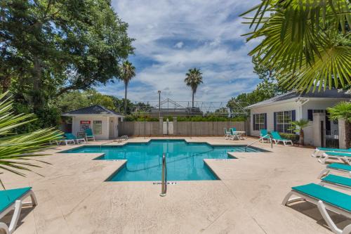 Saint Simons Heights House | Boozie's Bungalow