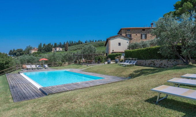 Poggibonsi Apartment | Borgo Apt. with ac near Siena