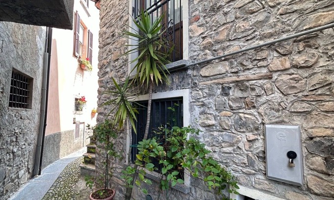 Tremezzina House | Borgo House. Characteristic stone cottage in the historic hamlet Casanova.