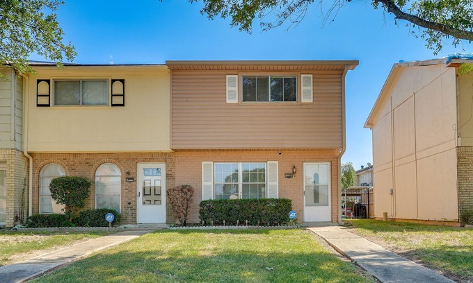 Bossier City House | Bossier City Townhome w/Patio + Outdoor Dining!