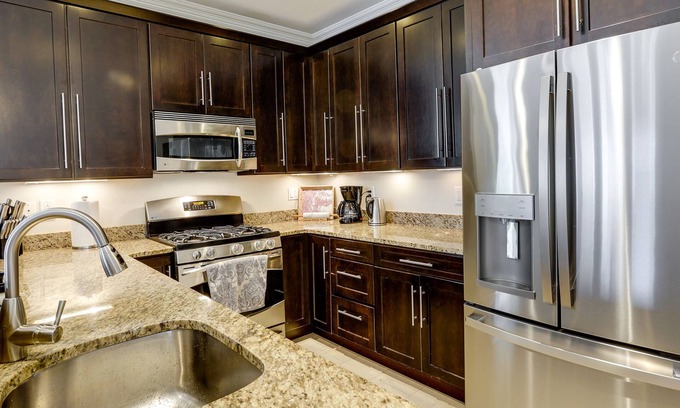 South Boston House | Boston Townhome 3br/2.5bth - Central Location - Logan Airport, BCEC, S. Station