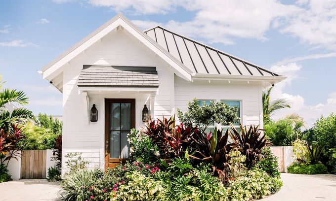 Seven Mile Beach Apartment | Botanica