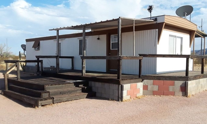Maricopa House | BOTTLE & GLASS INN, a quite remote retreat on a 10 acre spread. Stargazing here.