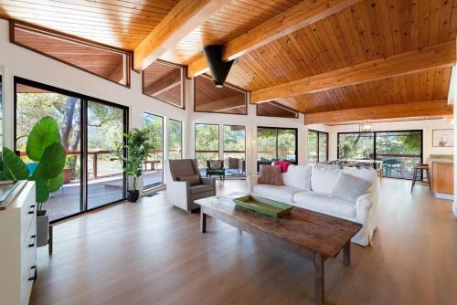 Kelseyville House | BottleRock Farm 80acre Resort with Alpacas, Lake, Hot Tub