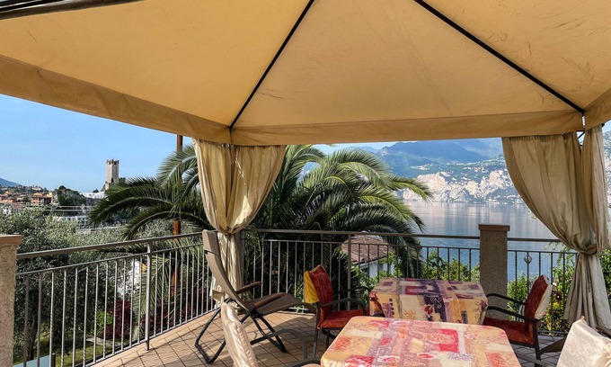 Malcesine Old Town Apartment | Bouganville Cottage Dependance