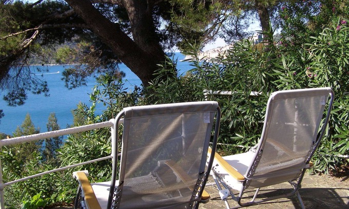 Portovenere Apartment | Bouganville Portovenere – Beachfront – Invaluable Landing stage on the sea