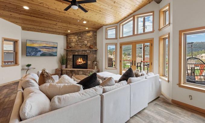 Boulder Bay Ski Chalet | Boulder Bay Chalet Lakefront