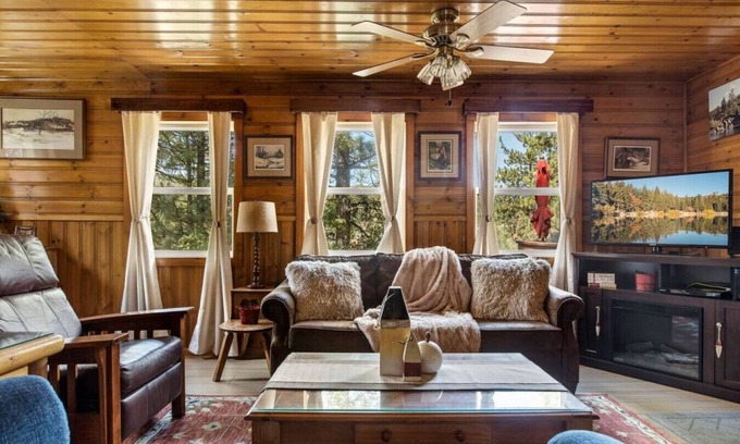 Boulder Bay Apartment | Boulder Bay Getaway - Cozy Cabin