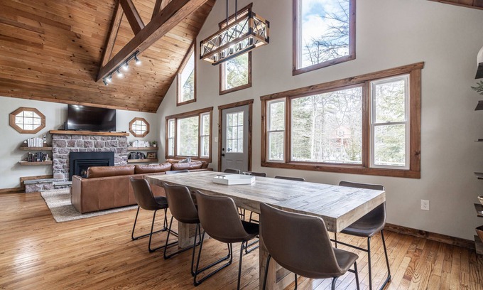Lake Harmony Estates House | Boulder View Lodge - Very Private 4BR/2BA Family Mountain Retreat 10 beds! AC/WD