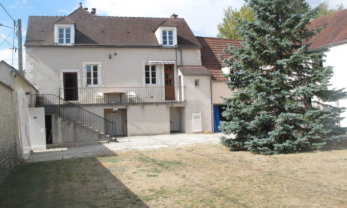 Saint-Martin-sur-Armancon House | Bouly's house ... it's my cat