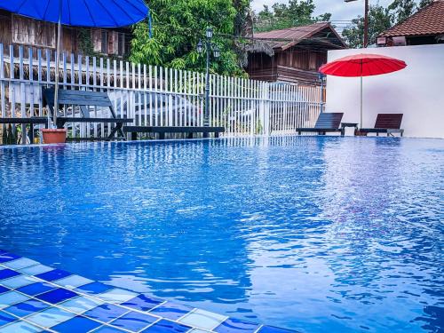 Vang Vieng Hotel | Bountang Mountain View Riverside Hotel