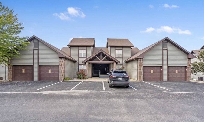 Branson West Cabin | Bounty of Birdie Lane | Golf Courses, Playgrounds & Pool