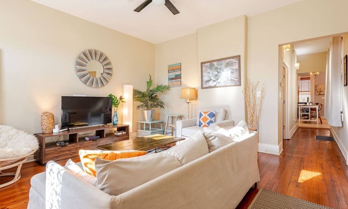 Germantown House | Bourbon Belle- A Germantown Favorite! Priv Parking