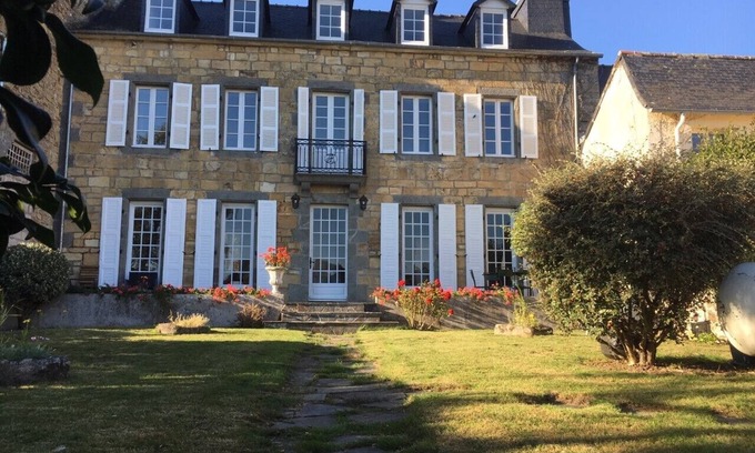 Le Faou House | Bourgeois house with Logonna stone facade