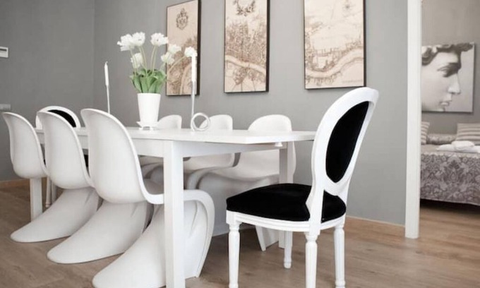 L'Antiga Esquerra de l'Eixample Apartment | Bourgogne Bright Luxurious Apartment