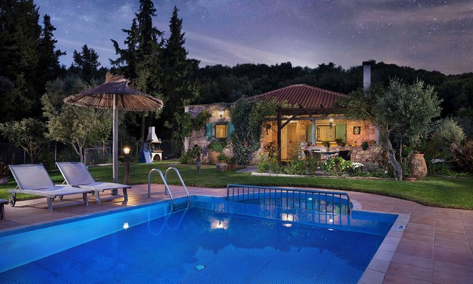 Filippos Villa | Boutique Βίλα Πέτρα Ελένη