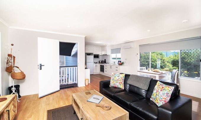 North Tamborine Apartment | Boutique Accommodation for Couples - nTwo couples. Two levels. One escape!