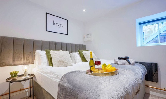Rugby Apartment | Boutique Apartment - City Centre - Free Parking