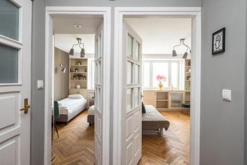 Srodmiescie Połnocne Apartment | Boutique Apartment Emilii Plater 55 Two Rooms Apartment Balcony