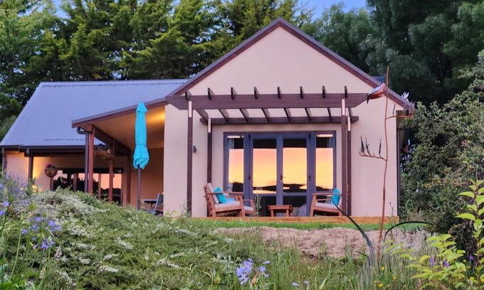 Upper Hutt House | Boutique Art Retreat