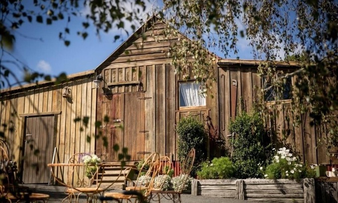 Puhoi House | 'Boutique Barn' barn accommodation/wedding venue