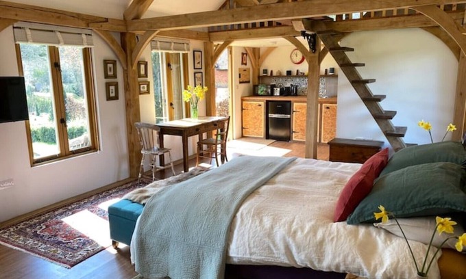 Godalming House | Boutique Barn in Surrey Hills